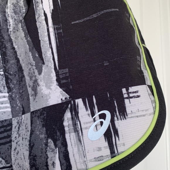 Medium ASICS shorts - Picture 4 of 9